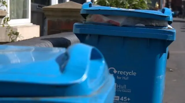 Recycle bins in Hull