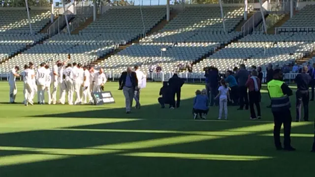 Warwickshire receive trophy