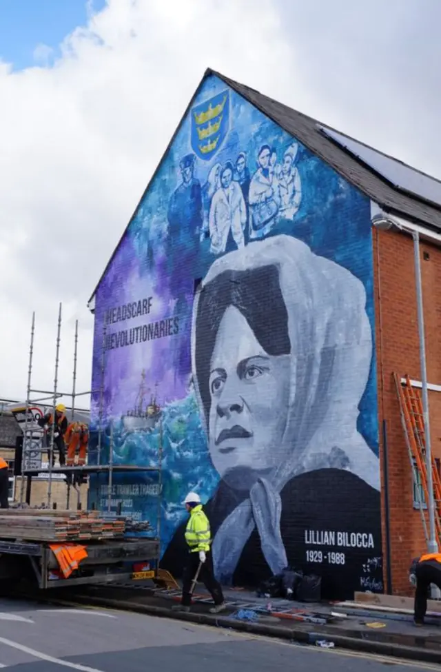 Mural to the Headscarf Revolutionaries