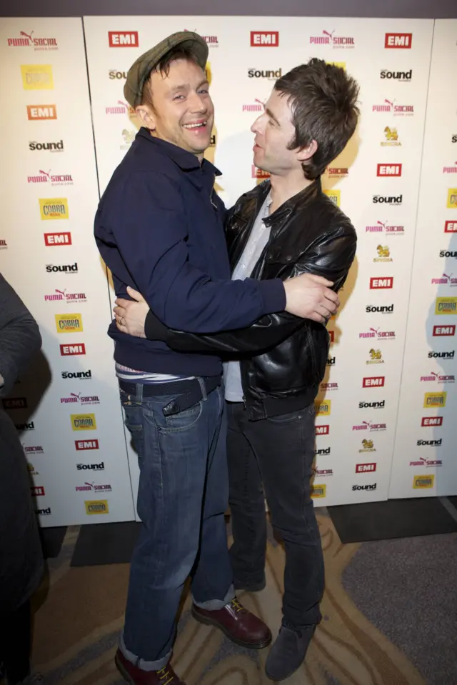 Damon Albarn (l) and Noel Gallagher