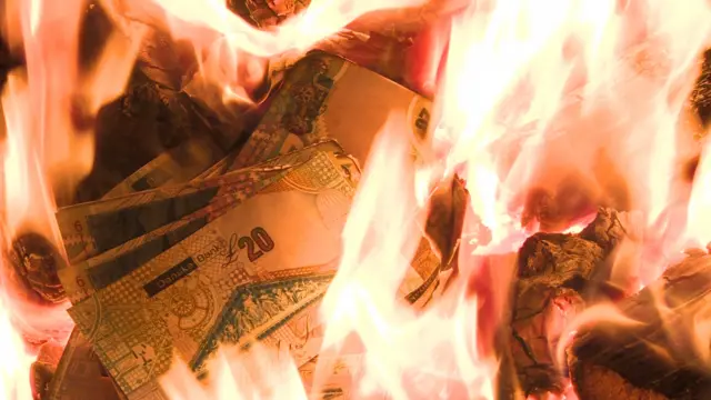 Burning £20 notes