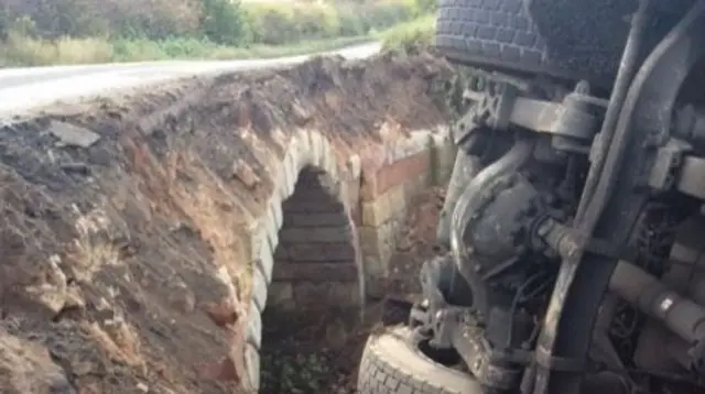 Lorry overturned on Soulton Bridge