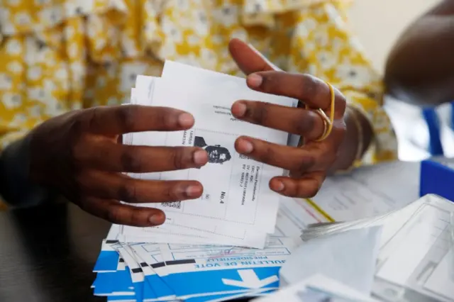 Independent National Electoral Commission (CENI) official holds a ballot of Martin Fayulu, Congolese joint opposition Presidential candidate during the counting of presidential elections ballots at tallying centre in Kinshasa, Democratic Republic of Congo, January 4, 2019