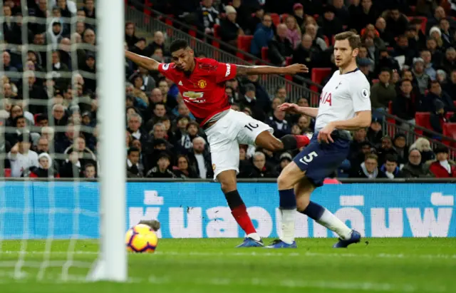 Marcus Rashford scores