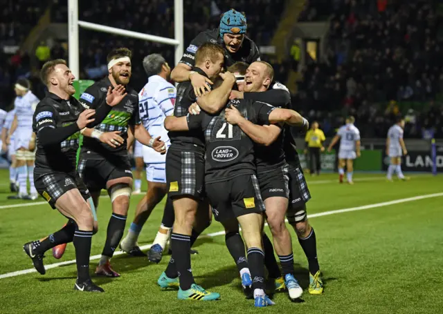 Glasgow celebrate George Horne's late try at Scotstoun