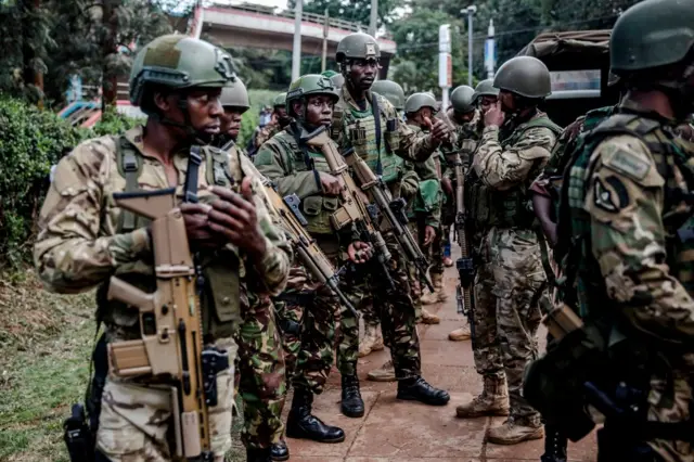 Armed Kenyan soldiers