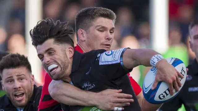 Saracens' Owen Farrell tackles Glasgow's Adam Hastings