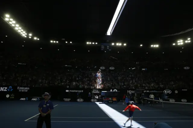 Roof closes on Rod Laver Arena