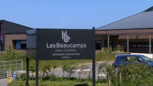 Les Beaucamps High School