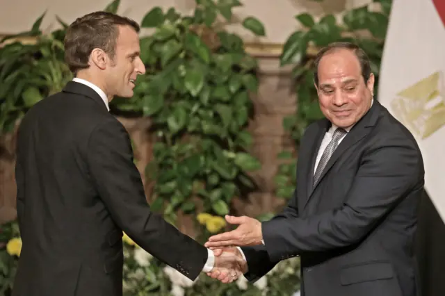 Egyptian President Abdel Fattah al-Sisi (R) shakes hands with his French counterpart Emmanuel Macron after their joint press conference in Cairo on January 28, 2019