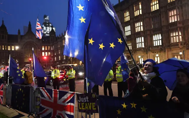 Pro Remain and pro leave campaigners outside Parliament in London