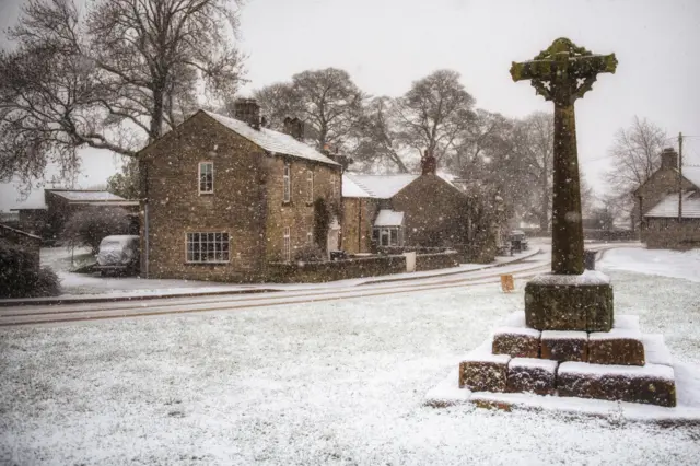 Snow in Eyam