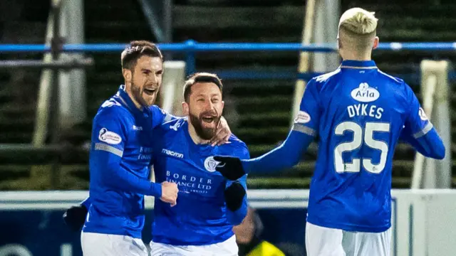 Stephen Dobbie (centre) celebrates