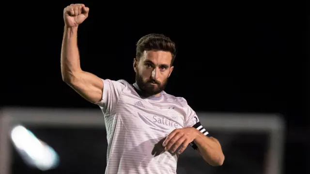 Aberdeen captain Graeme Shinnie celebrates