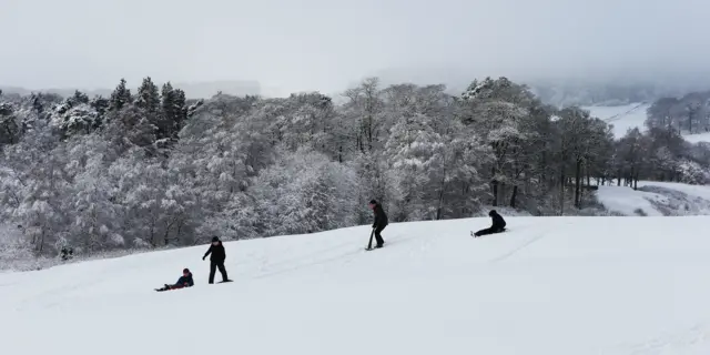 Sledging boys