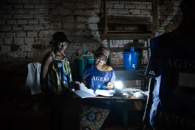 Election agent counting votes