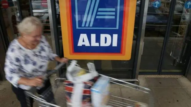 Aldi shopper