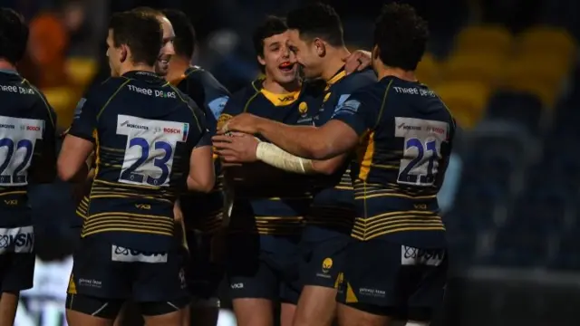 Worcester Warriors celebrates scoring their late try