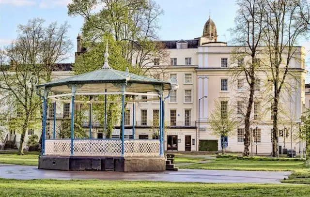 Band stand