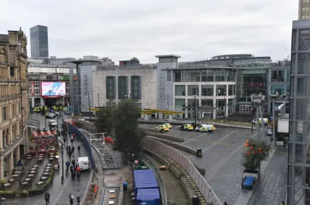 Police surround Arndale shopping centre