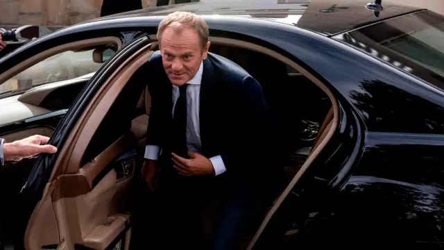 Donald Tusk getting out of a car