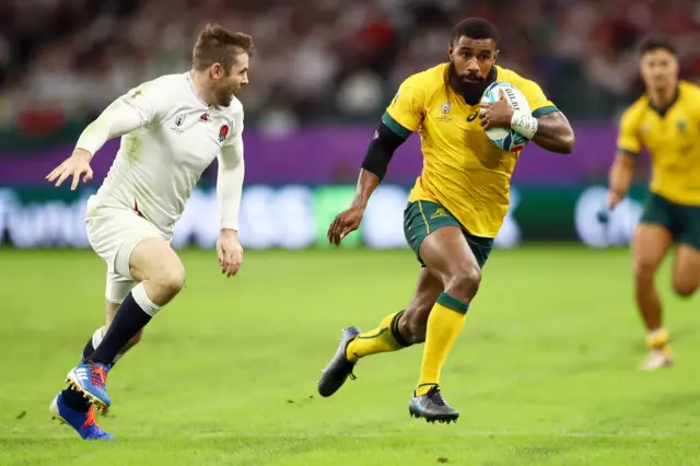 Marika Koroibete of Australia breaks away to score his team's first try as Elliot Daly of England gives chase during the Rugby World Cup 2019 Quarter Final match between England and Australia at Oita Stadium