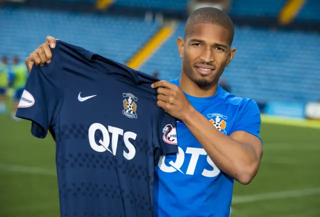 Simeon Jackson signs for Kilmarnock