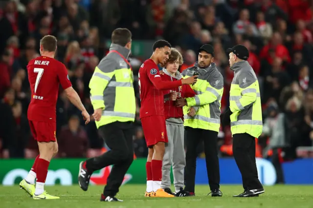 Alexander-Arnold with a fan