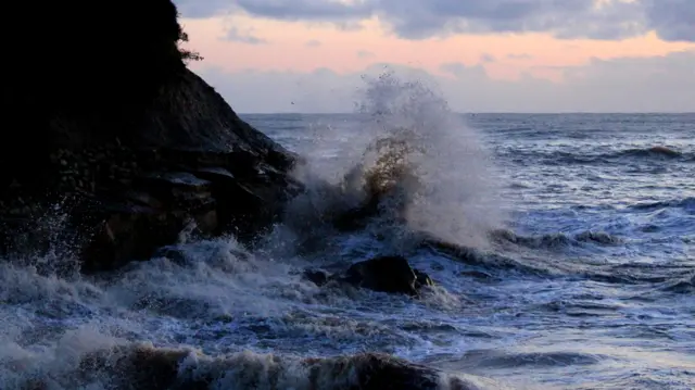 Waves in Scarborough