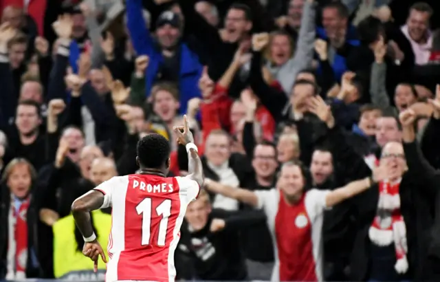 Quincy Promes celebrates