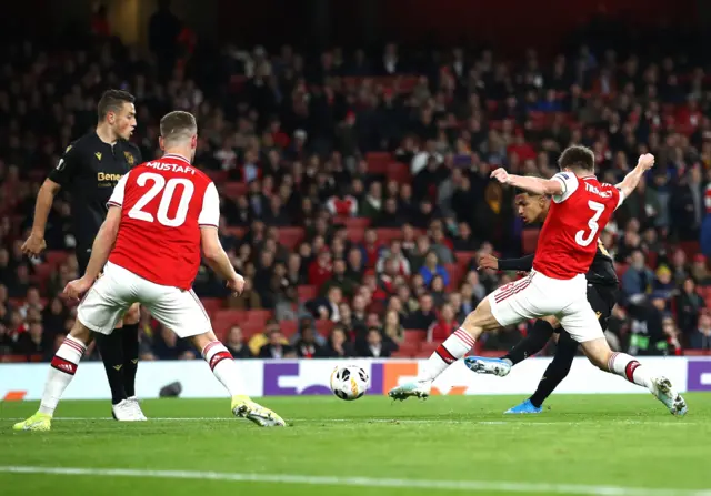 Marcus Edwards of Vitoria Guimaraes scores his team"s first goal during the UEFA Europa League group F match between Arsenal FC and Vitoria Guimaraes