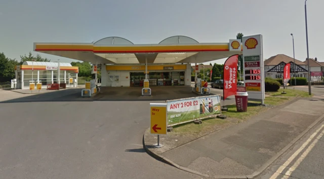 Shell garage in Tollerton