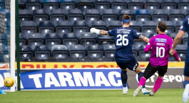 St Mirren's Tony Andreu (right) watches as his late chance goes wide of the post