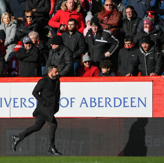 Derek McInnes running past the Aberdeen fans