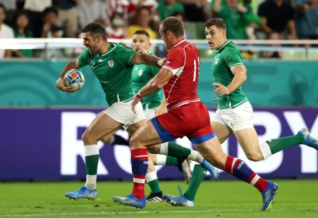 Rob Kearney scores his team's first try