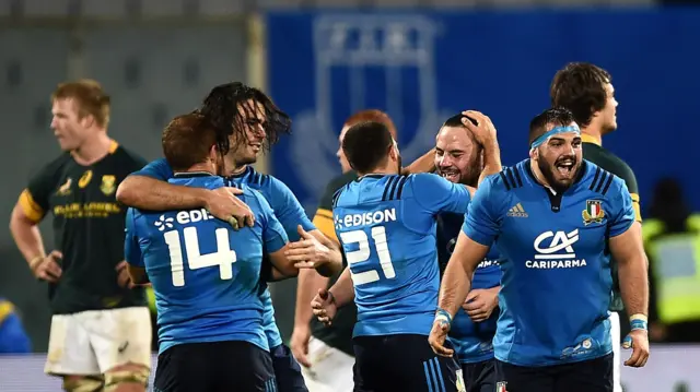 Italy celebrate beating South Africa