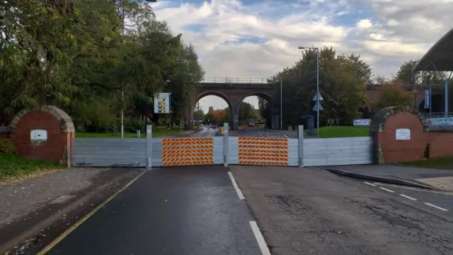 Flood gate on Hylton Road, Worcester