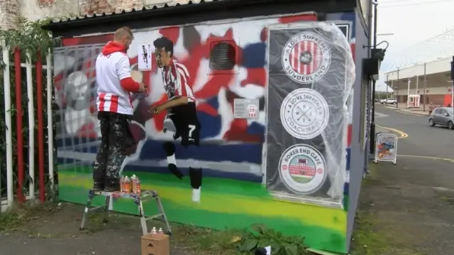 Frank Styles working on the Sunderland mural