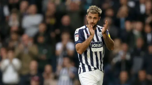 Charlie Austin clapping the fans during the game