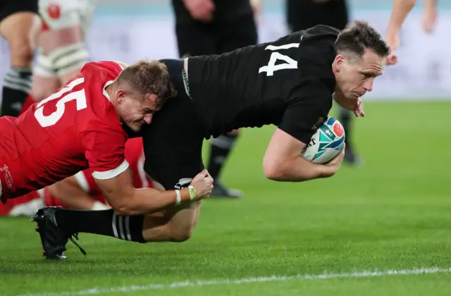 Ben Smith scores New Zealand's third try