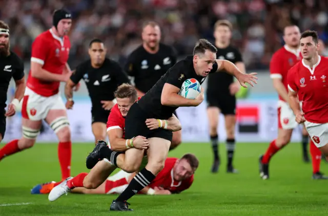 Ben Smith scores Wales third try