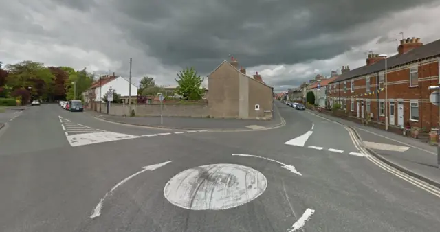 Mill St mini roundabout