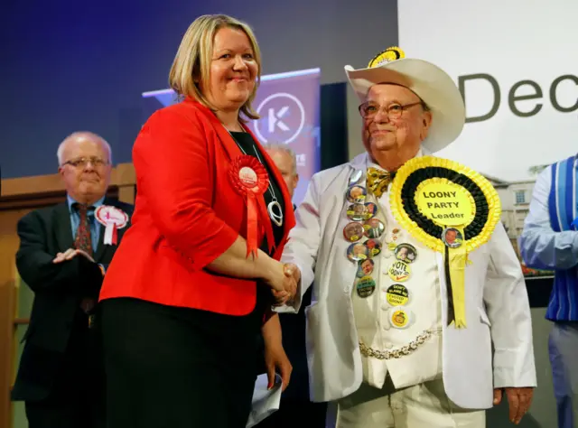 Lisa Forbes (l) and Alan "Howling Laud" Hope