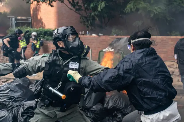 Protesters clash with police in Hong Kong. Photo: 18 Novembe 2019