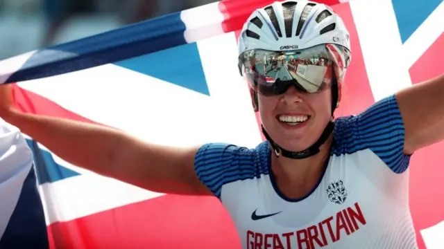 Hannah Cockroft after winning gold in the T34 800m