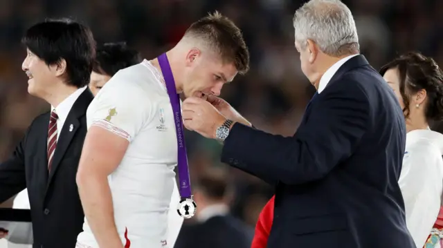 Owen Farrell and Bill Beaumont