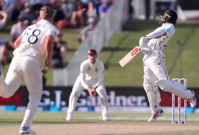 Sam Curran dismisses Kane Williamson