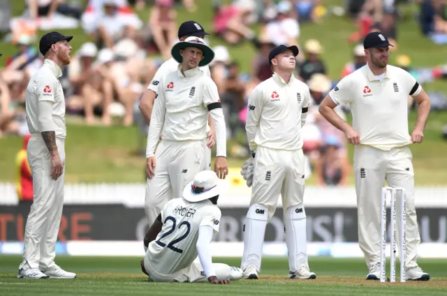England captain Joe Root reacts alongside teammates after Stuart Broad"s dismissal of Ross Taylor is overturned by the 3rd umpire during day 1 of the second Test match between New Zealand and England at Seddon Park