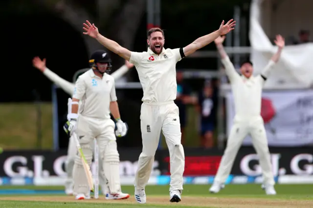 England's paceman Chris Woakes (C) shouts a leg before wicket appeal against New Zealand's batsman Tom Latham (L) on day one of the second cricket Test between England and New Zealand at Seddon Park