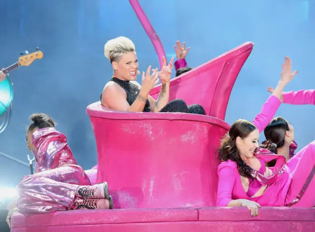 P!nk performs after Saturday's qualifying session